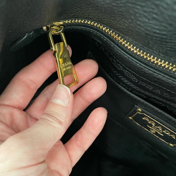 Prada Leather Tote Black, 💯 Authentic - Picture 5 of 10